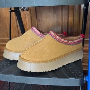 Tan Slip-On Shoes with Red Trim
